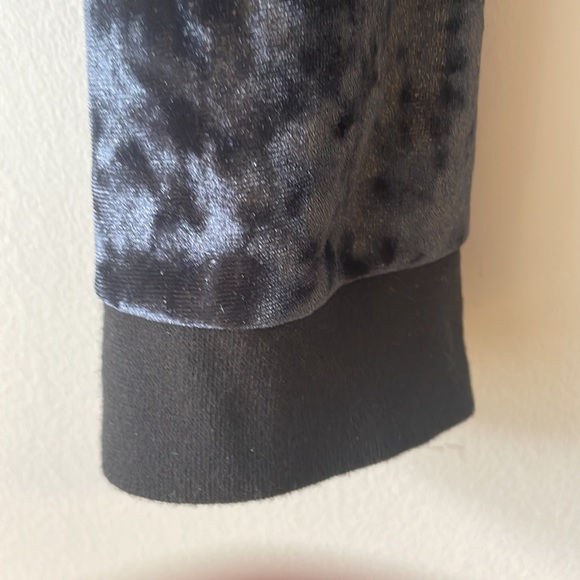 Cropped indigo velvet hoody (S/M) - Picture 2 of 4